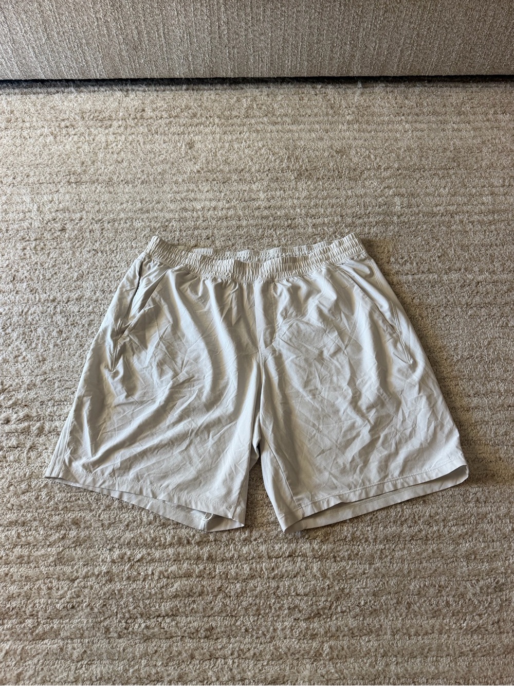 Lululemon men’s light ivory pace breaker linerless 9” shorts size XXL